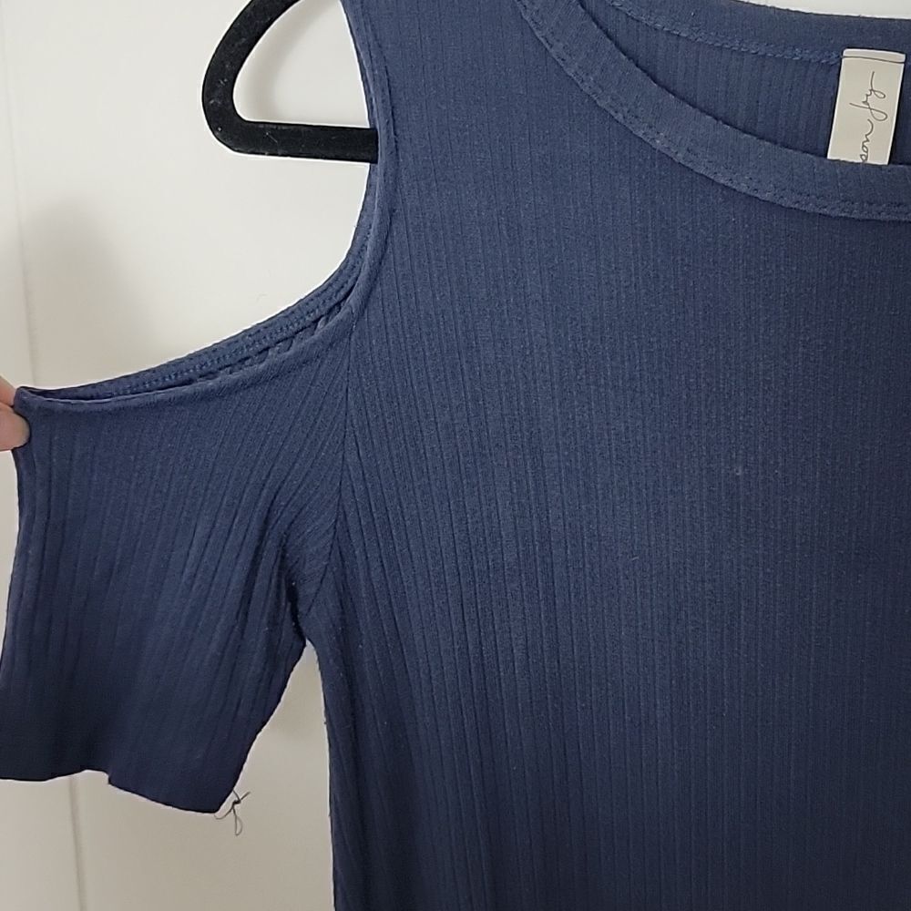 Cold shoulder ribbed mini - Picture 2 of 3
